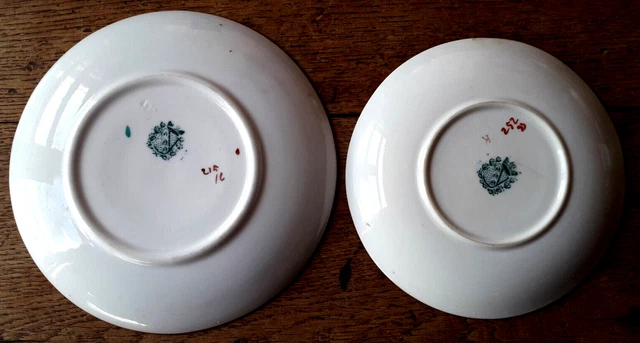 2 SOUCOUPES EN PORCELAINE SARREGUEMINES MINTON N° 215 et 252. 2