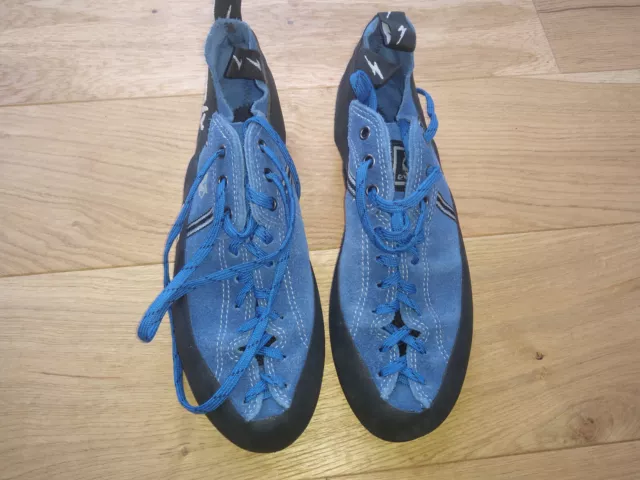 Evolv VTR 3D  climbing shoes size 9  blue excellent condition