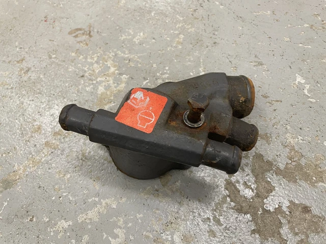 OMC Cobra Thermostat Housing V6 V8 4.3 5.0 5.7 7.4 8.2L Volvo Penta 985880 OMC Cobra Thermostat Housing V6 V8 4.3 5.0 5.7 7.4 8.2L Volvo Penta 985880