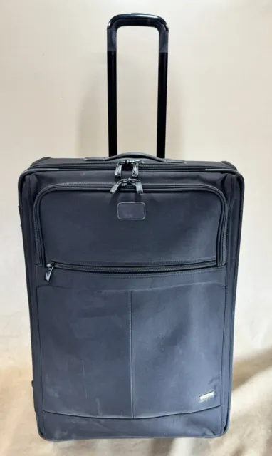 Kirkland Signature Black 27” Upright Expandable Wheeled Large Trip Suitcase 2