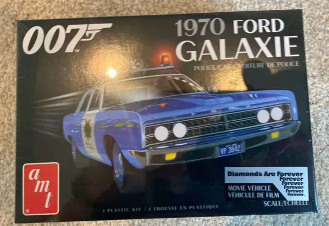 AMT James Bond 007 1970 Blue Ford Galaxie Police Car, 1/25 Scale Model Kit