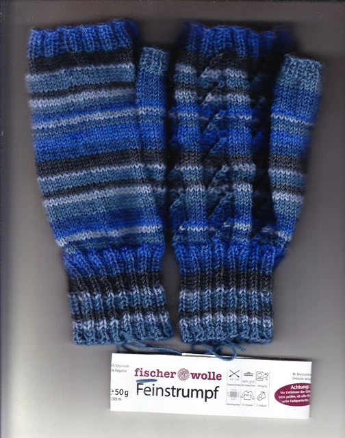 Armstulpen - Pulswärmer -  handgestrickt       Lochmuster Fischer Wolle