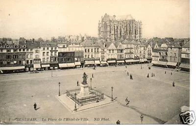 CPA 60 BEAUVAIS           la place de l'hotel de ville