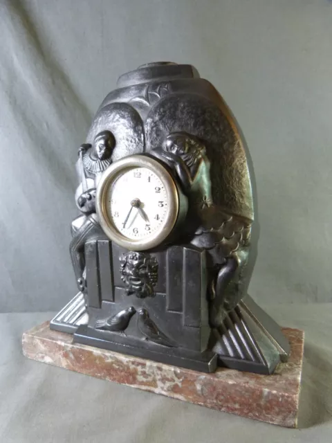 French Art Deco clock in spelter and marble, Lovers: Pierrot and Columbine 3
