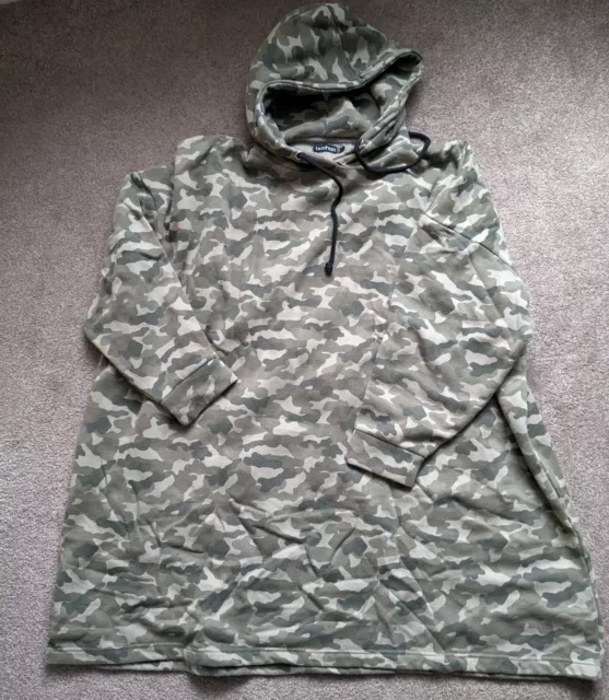 PRE-OWNED Boohoo Womens Curve Camouflage Oversized Hoodie Dress. SIZE 22