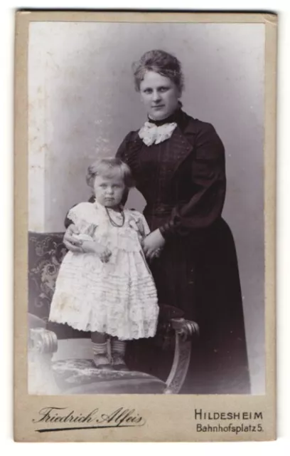 Fotografie Friedrich Alfeis, Hildesheim, Mutter mit Tochter CDV /Kabinett-Foto