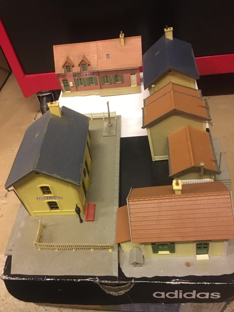 Bâtiments JOUEF HO - Gare De Villeneuve Et Mairie - Maquettes Montées Avec éclairage