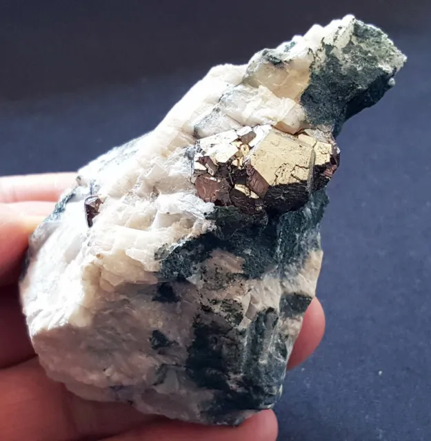 E02 - Schönes seltenes mit dodekaedrischen PYRIT und GOETHIT kristallen (Italien