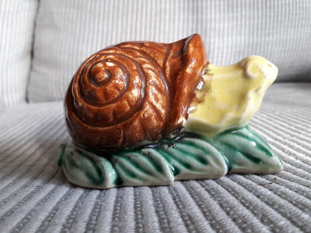 Céramique vintage en barbotine en forme d'escargot en excellent état