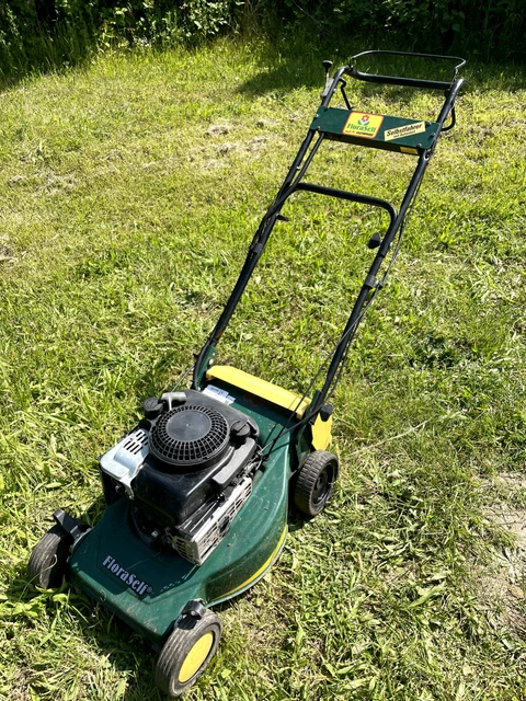 Benzin Rasenmäher Floraself mit 4 Takt Briggs&Stratton Motor