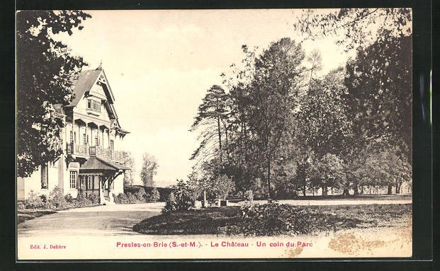 CPA Presles-en-Brie, Le Château, Un coin du Parc
