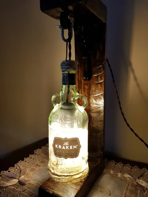 Lampada da tavolo con bottiglia Kraken Rum