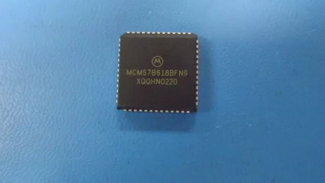 (1PC) MCM67B618FN9 SRAM Chip Sync Single 5V 1.125M-Bit 64K x 18 9ns 52-Pin PLCC