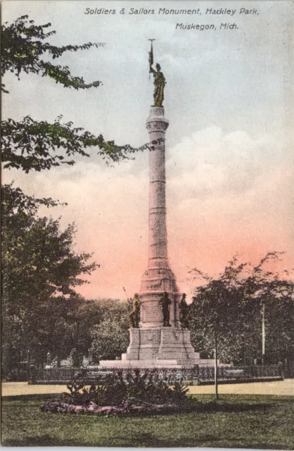 c1910s Muskegon MI Hackley Park Soldiers Sailors Monument Michigan Postcard A411