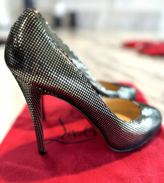 STUNNING!!*******Christian Louboutin Pumps Black Leather Size 38.5