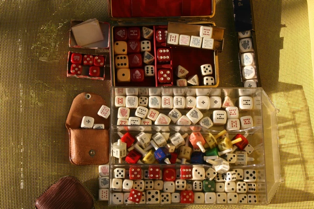 7 dés pour JDR Chessex - Opaque - Bleu et blanc - Accessoire jeux de société 7 dés pour JDR Chessex - Opaque - Bleu et blanc - Accessoire jeux de société