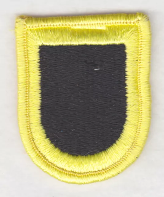 Army Beret Patch:  Hq, 509th Airborne Infantry Regiment - yellow merrowed edge