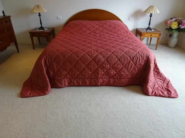 Couvre Lit Matelasse Damasse 270 X 280  Bordeaux Et Blanc
