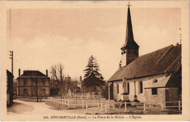 CPA Heudreville - La Place de la Mairie - L'Église (160511)