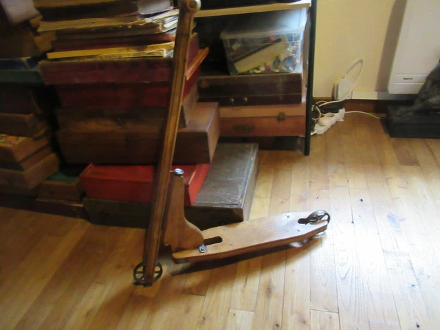 ROUE ANCIENNE EN bois et divers cerclages métalliques EUR 35,00