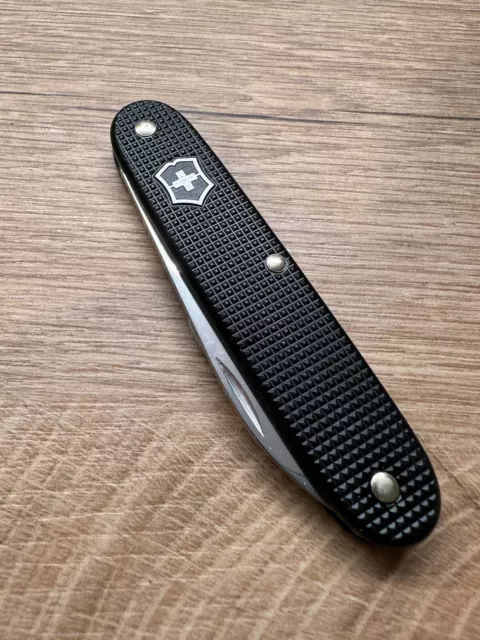 VICTORINOX PIONEER X Alox noir avec ciseaux dition sp ciale