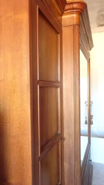 Armadio antico con specchiera. Legno di noce
