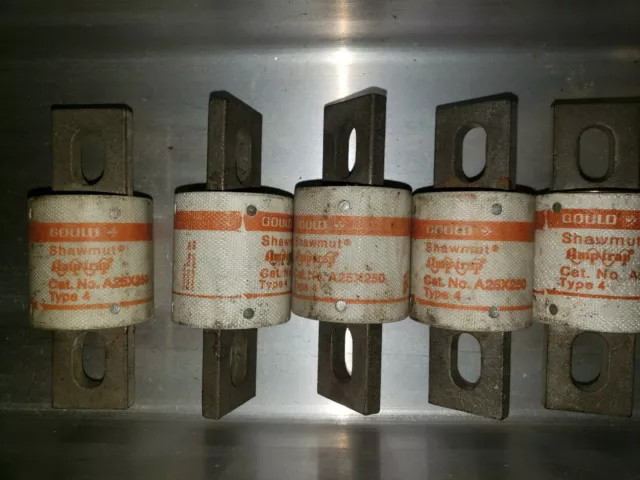 Gould Shawmut A25X600 fuse amptrap type 4  LOT of 5