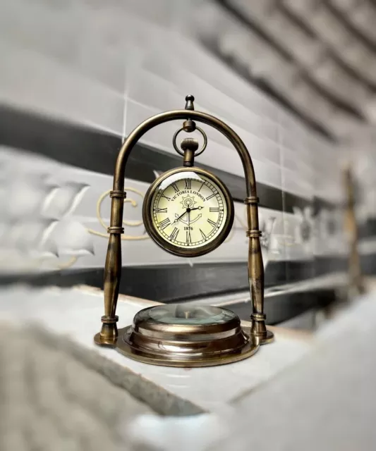 Antiguo reloj de escritorio I brújula dirección marítima con antiguo colgante