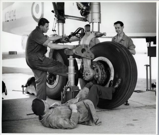 Vickers Valiant Radwechsel Grosses Vintage Foto Raf Royal Air Force