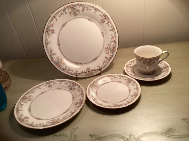 Noritake Fairmont One 5-Piece Place Setting   6102 Platinum Trim   EUC