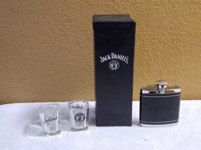 Jack Daniels Old No. 7 Stainless Steel & Leather Flask, Shot Glass & Leather Box