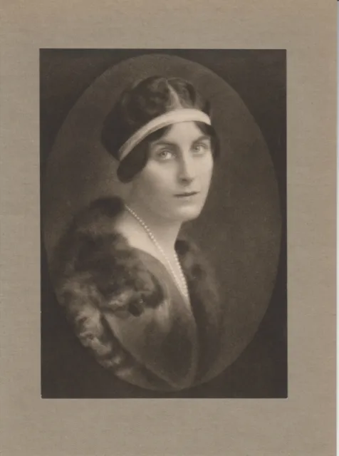 Emil Otto Hoppe Portrait der Viscountess Maidstone Mezzotinto-Fotografie um 1925