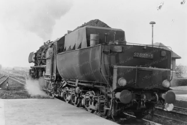 2x KB s/w Negativ Dampflok DR 52 8161-3, Bahnhof Brandenburg am 05.03.1983 (N10)