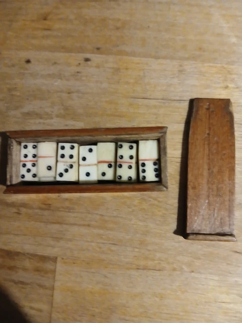 ANCIENNE BELLE BOITE de jeu de Dominos en os et Ebène Complet TBE Belle