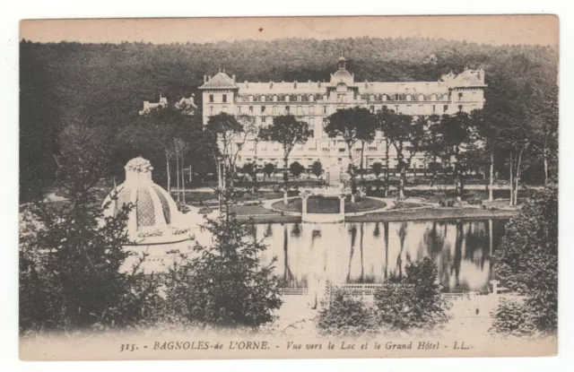 CPA 61 - BAGNOLES-de-L'ORNE : LE LAC ET LE GRAND HÔTEL (ORNE) ÉCRITE