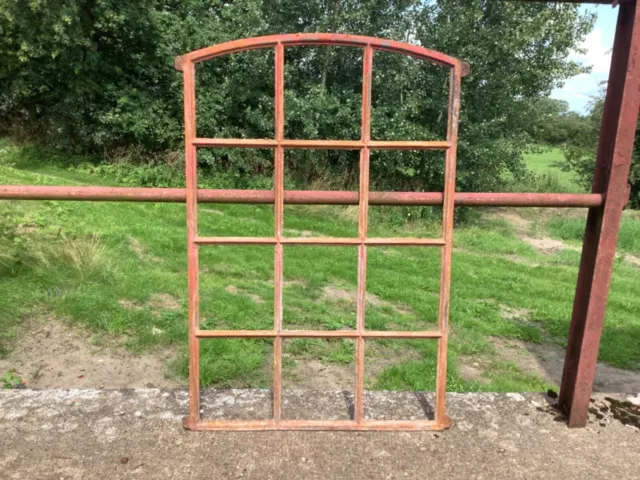 Antikes Stallfenster aus Gusseisen, Rundbogen, Gussfenster, 94,5cm x 63cm