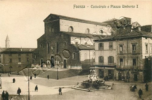 Cartolina di Faenza, chiesa e piazza Umberto I - Ravenna