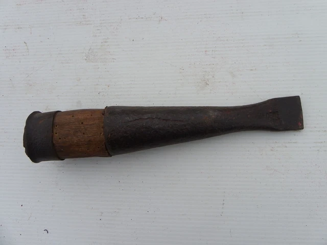 Hache Ancienne Ou Tête De Hache Vintage En Fer Forgé à La Main - Outil Rustique De Collection - Réf U3