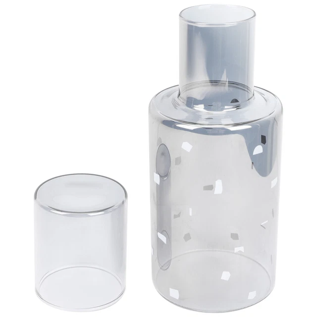 Bottiglia acqua fredda bottiglie acqua in plastica tazza acqua bevanda vetro grigio chiaro