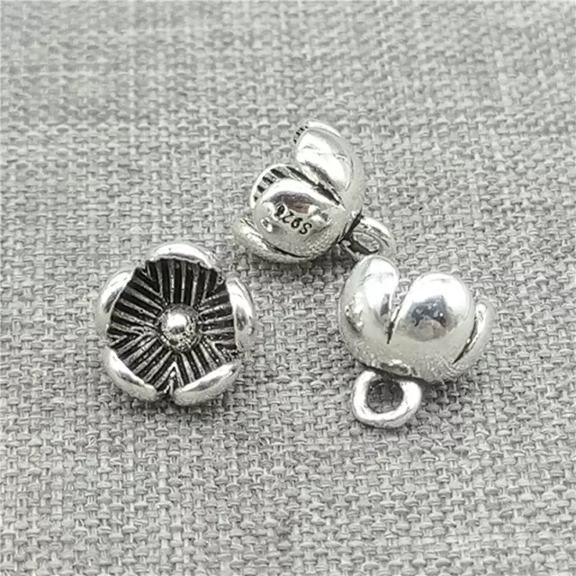 8 Stck. 925 Sterlingsilber winzige Blume Charms für Armband Halskette