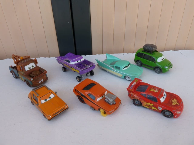 Disney Pixar Cars Coffret 3 Vehicules Radiator Springs à LEchelle 1 55 Voitures Flash Mcqueen Sherif Et Martin Jouet Pour Amz B0