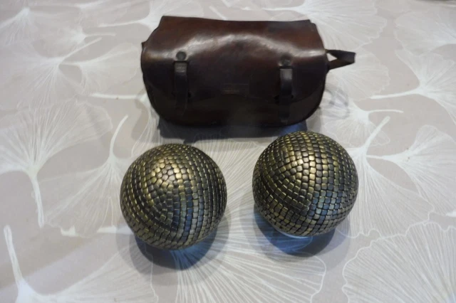 boules cloutées lyonnaises