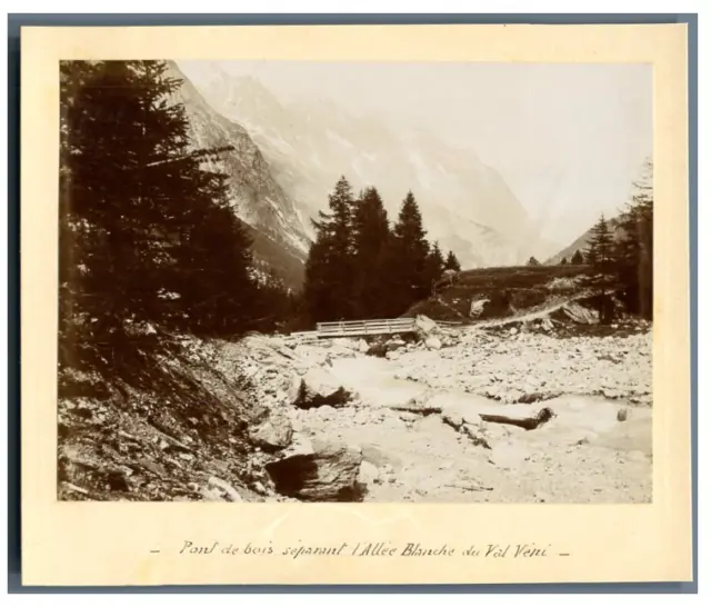 Italia, Pont de bois séparant l&#039;Allée Blanche du Val Vény  Vintage citrate