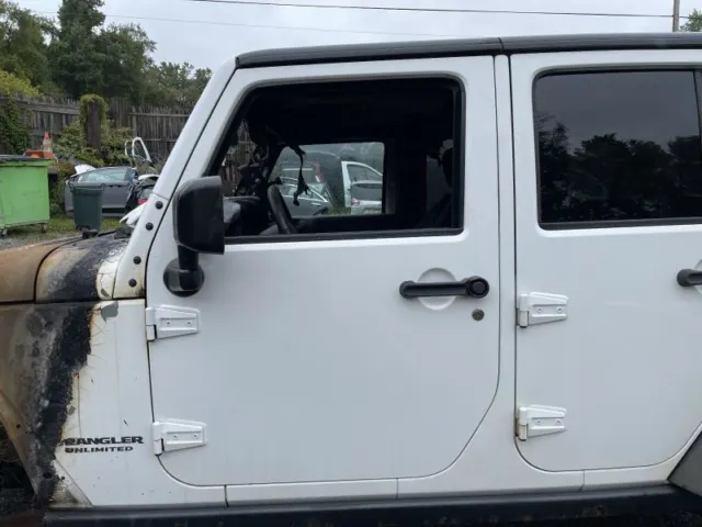 2011-2018 Jeep Wrangler Left Front Door Smoked White Pc: Pw7 50K 49137