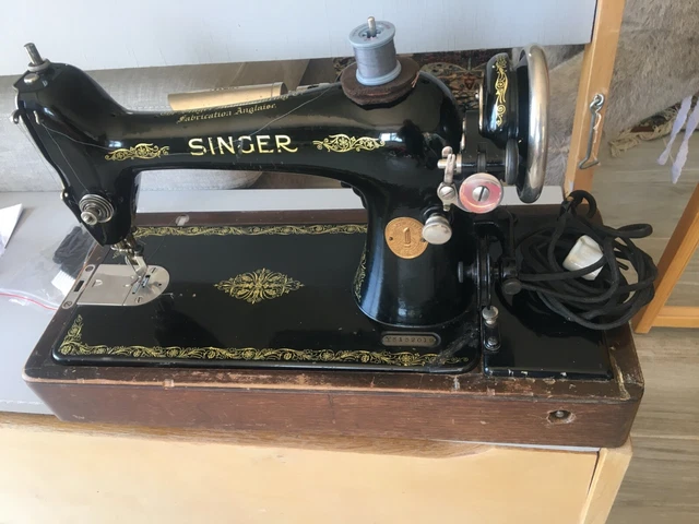 Machine à Coudre Ancienne SINGER Portable – Électrique Et En Bon état
