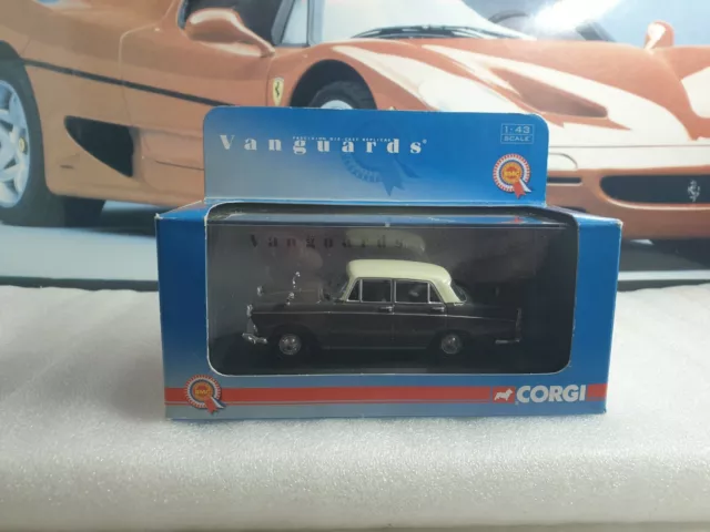 Lledo Vanguards - Oxford Vi - Rose Tape & White - 1:43 Scale Model Car Va05404