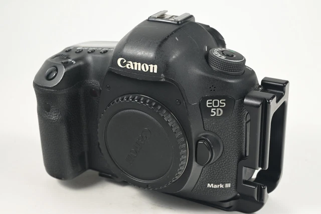 Canon EOS 5D Mark III 22.3MP Digital SLR Camera Body Shutter Count 187k #T10059