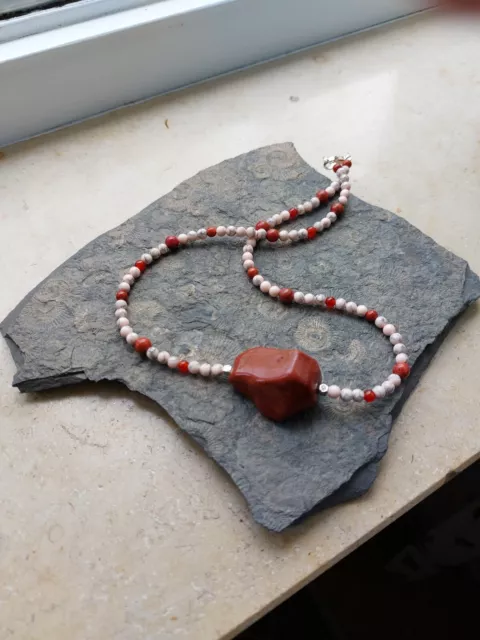 Halskette mit roten Jaspis Naturform Magnesit und Karneol  -  Neu