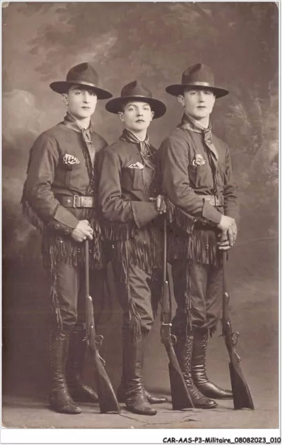 CAR-AASP3-0218 - MILITAIRE - CARTE PHOTO - trois jeunes militaires réunis