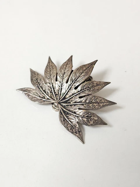 Broche vintage en métal argenté - Pièce unique à collectionner